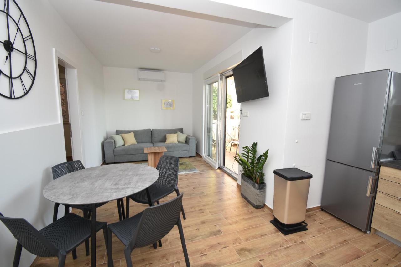 Apartman Bela ทิสโน ภายนอก รูปภาพ